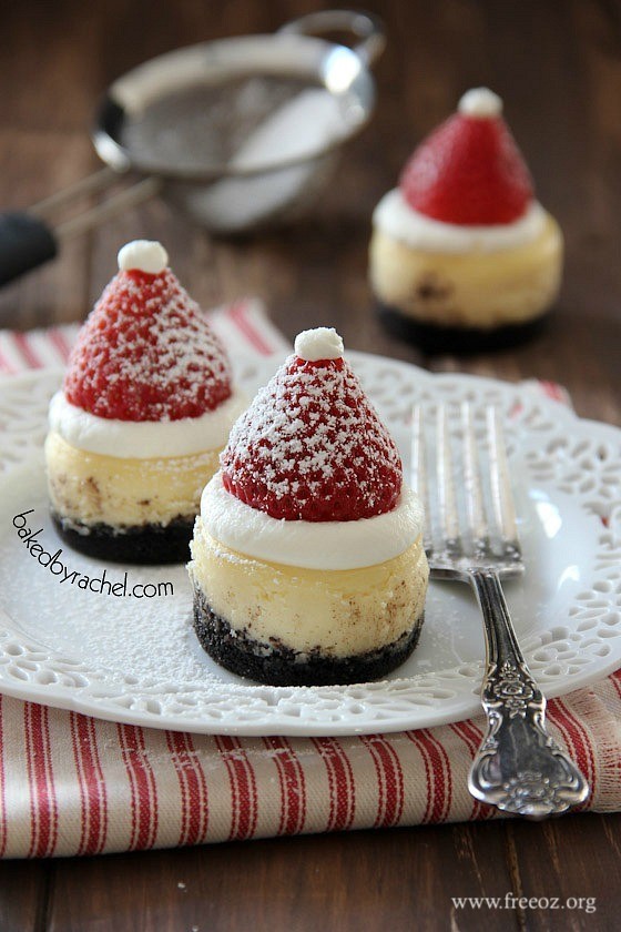 minisantahatcheesecakes_bakedbyrachel1.jpg