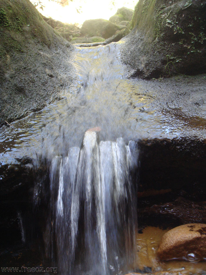 Watefalls behind Lennox  bridge h.JPG